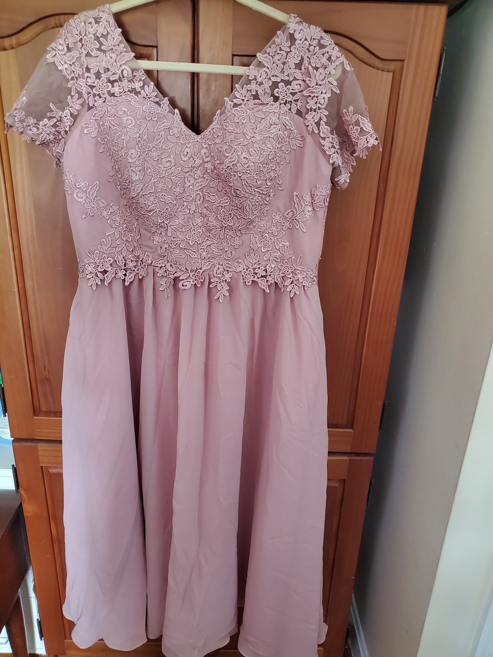 Lace Appliqué V-Neck Pink Women’s Dress